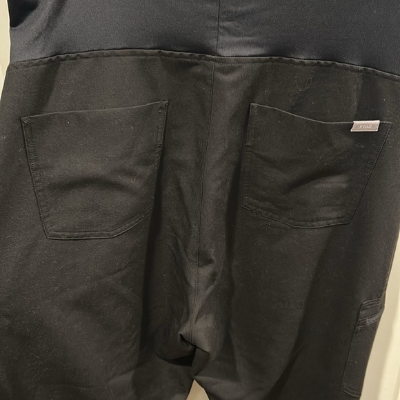 Figs Black maternity scrubs - Picture 14 of 16
